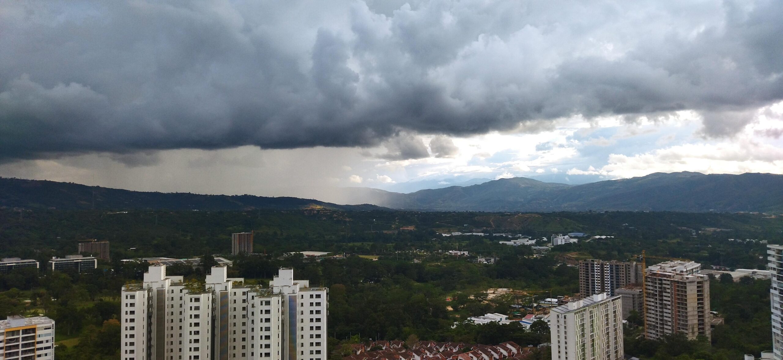 Foto Genesis LLuvia sol